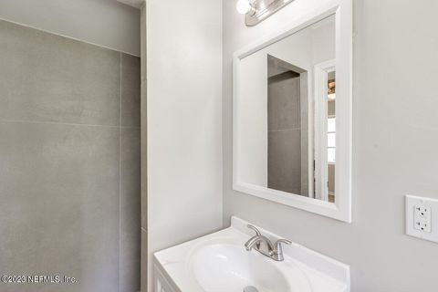 Single Family Residence in Jacksonville FL 727 ANTIGUA Road 14.jpg