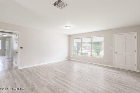 Single Family Residence in Jacksonville FL 727 ANTIGUA Road 5.jpg