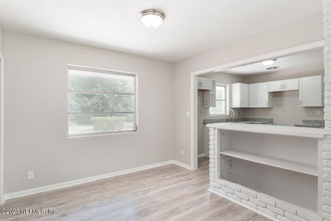 Single Family Residence in Jacksonville FL 727 ANTIGUA Road 4.jpg
