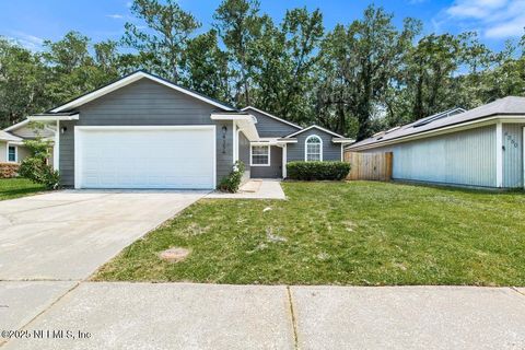 Single Family Residence in Jacksonville FL 4354 LAKE WOODBOURNE Drive.jpg