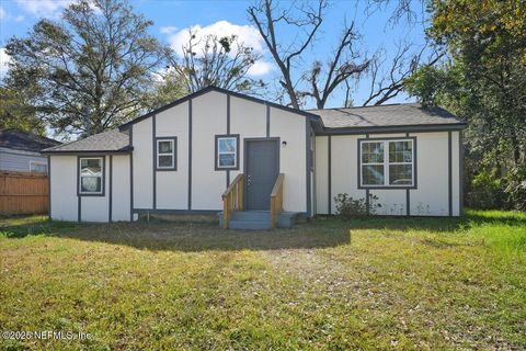 Single Family Residence in Jacksonville FL 5030 BIRKENHEAD Road.jpg