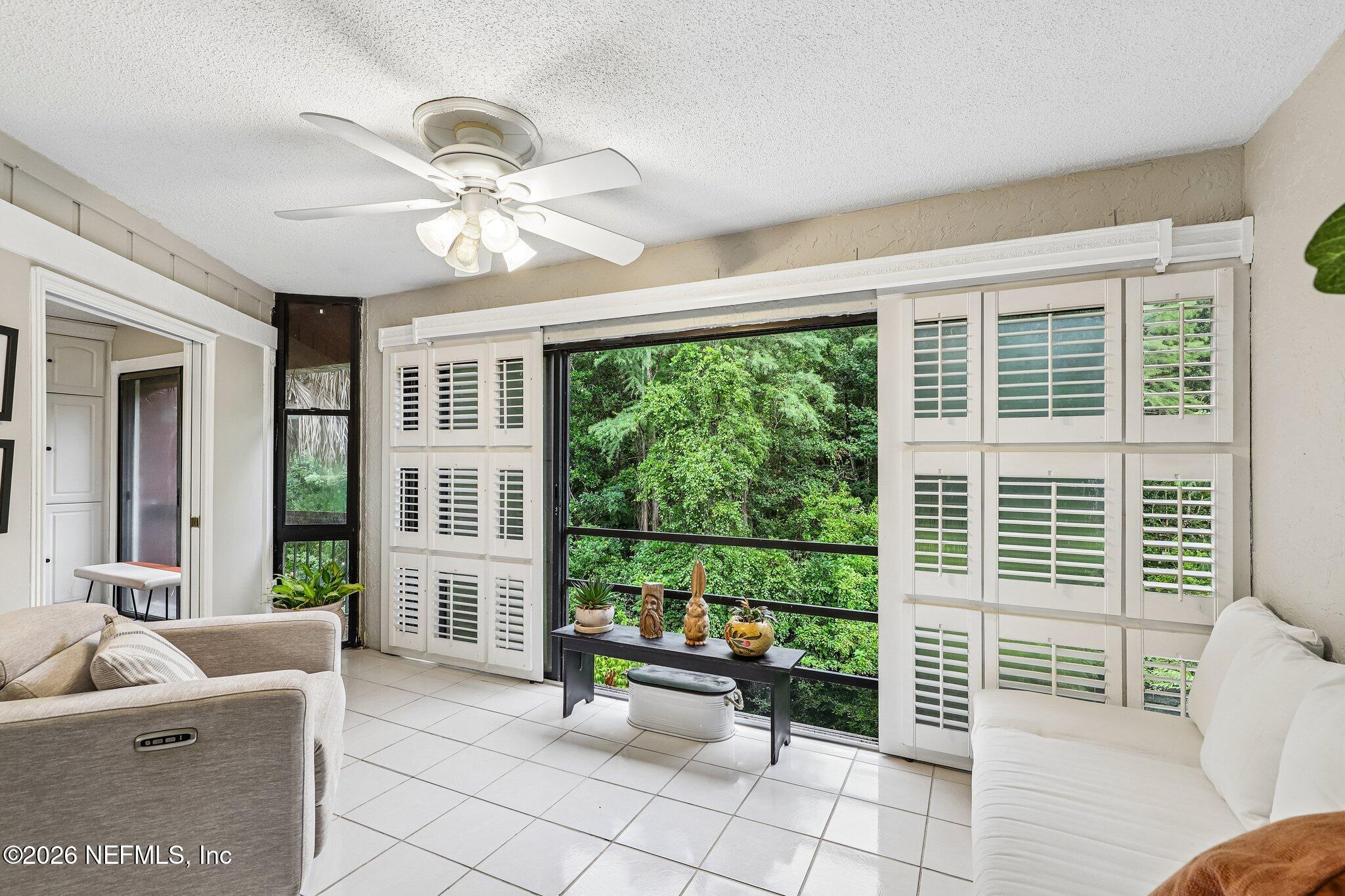 8719 Como Lake Dr, Jacksonville, FL 32256