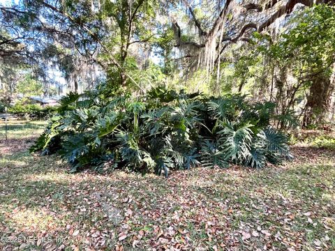 Single Family Residence in Florahome FL 510 W HILLSBOROUGH Avenue 5.jpg