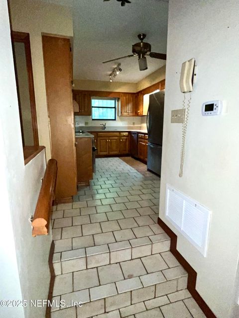 Single Family Residence in Florahome FL 510 W HILLSBOROUGH Avenue 17.jpg