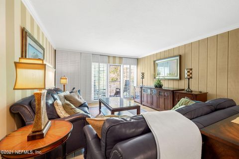 Condominium in Fernandina Beach FL 2123 BEACHWOOD Road 15.jpg