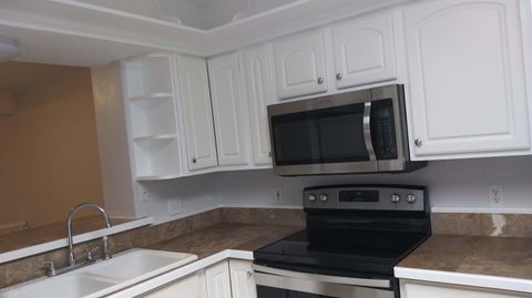 Single Family Residence in Jacksonville FL 7640 LAS PALMAS Way #149 10.jpg