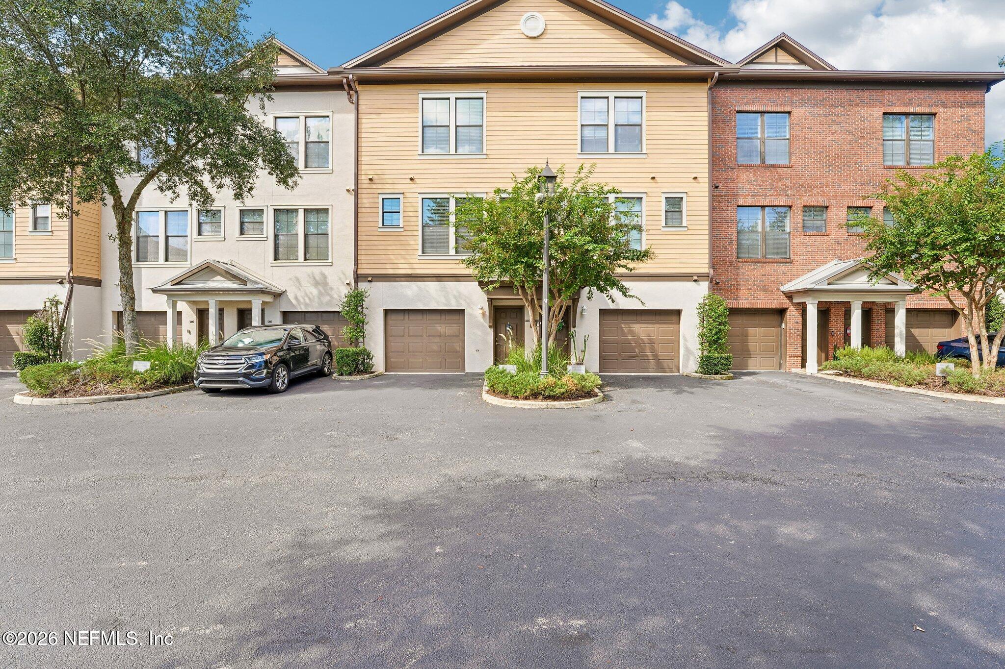 9823 Tapestry Park Cir, Jacksonville, FL 32246
