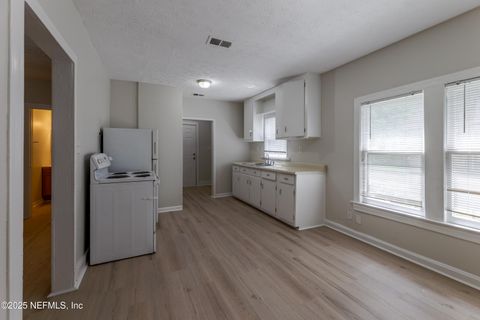 Single Family Residence in Jacksonville FL 3426 LOWELL Avenue 14.jpg