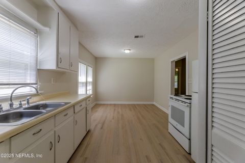 Single Family Residence in Jacksonville FL 3426 LOWELL Avenue 17.jpg