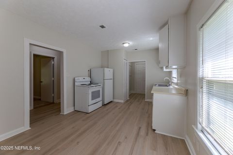 Single Family Residence in Jacksonville FL 3426 LOWELL Avenue 15.jpg