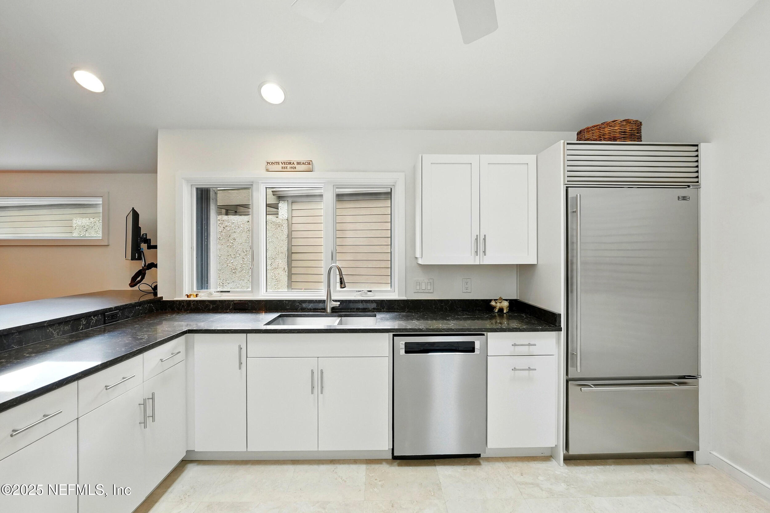 Single Family Residence in Ponte Vedra Beach FL 3 LAKE JULIA Drive 12.jpg