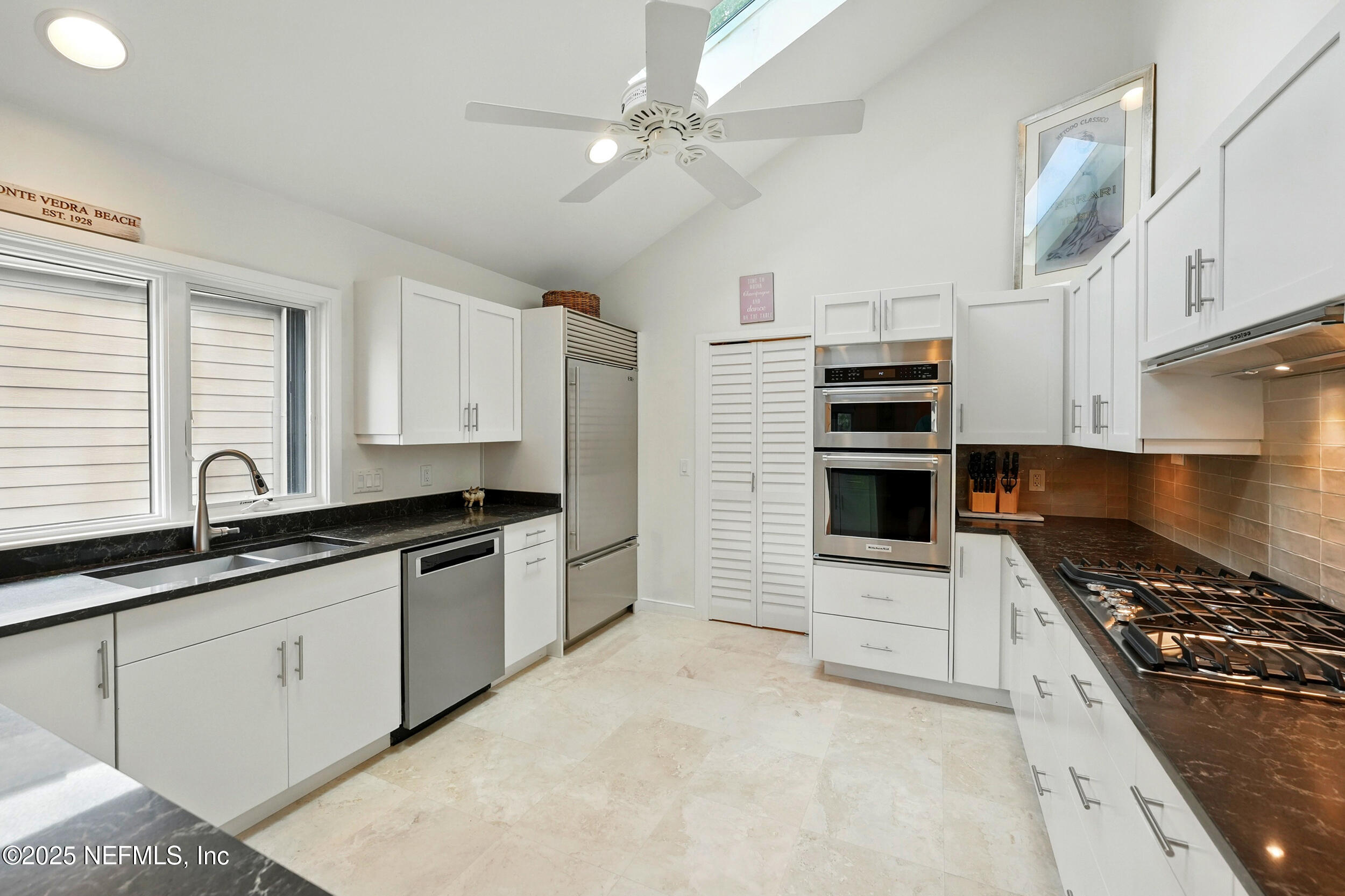 Single Family Residence in Ponte Vedra Beach FL 3 LAKE JULIA Drive 10.jpg