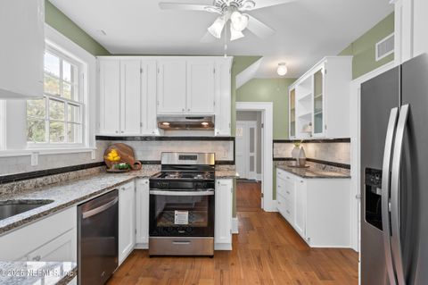 Single Family Residence in Jacksonville FL 1450 EDGEWOOD Circle 15.jpg