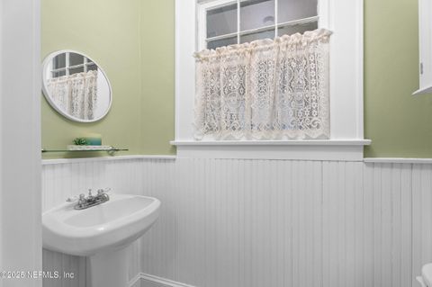 Single Family Residence in Jacksonville FL 1450 EDGEWOOD Circle 13.jpg