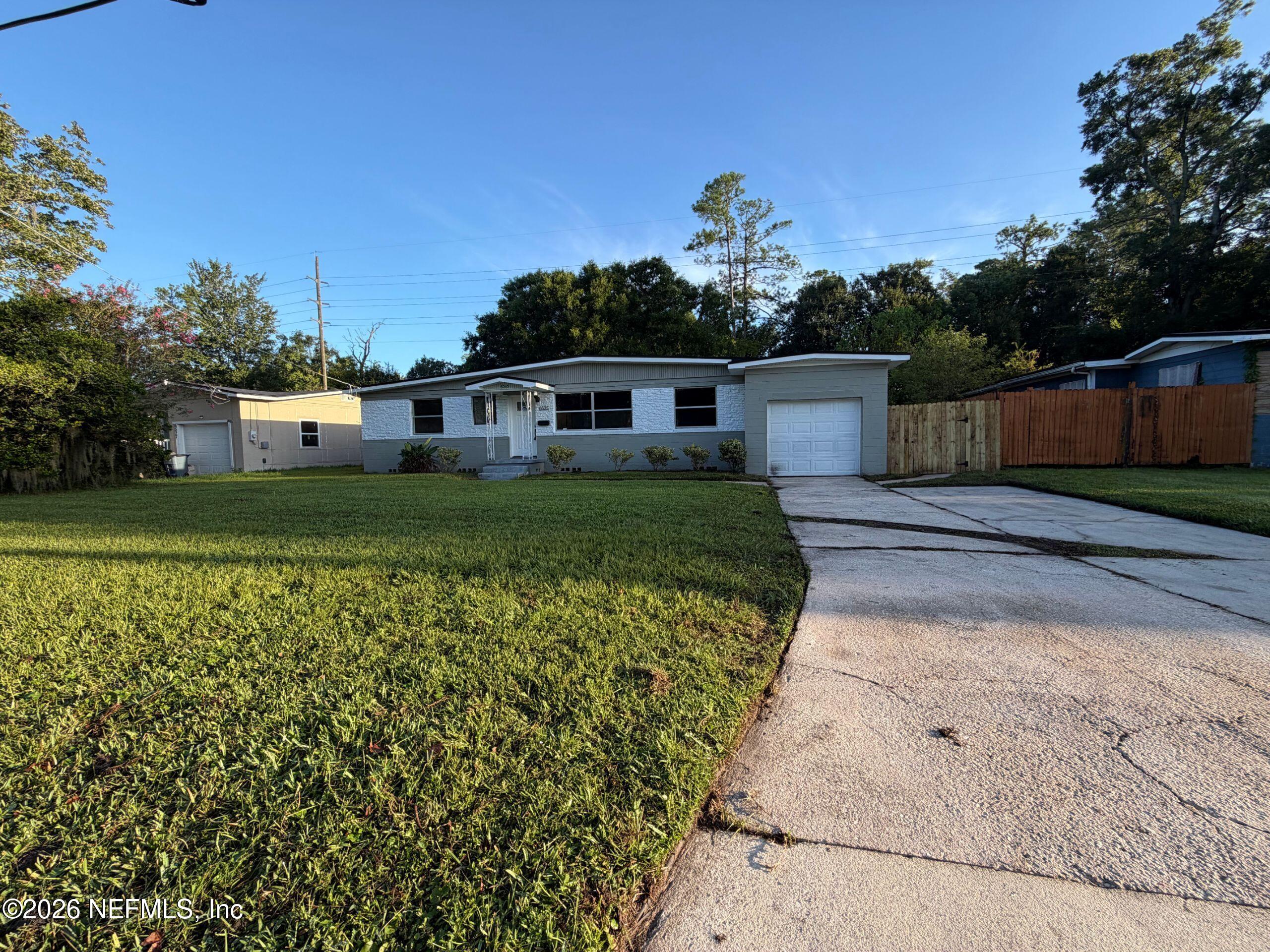 6535 Lou Dr, Jacksonville, FL 32216