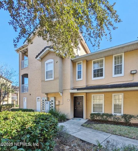 Condominium in Jacksonville FL 10075 GATE Parkway.jpg