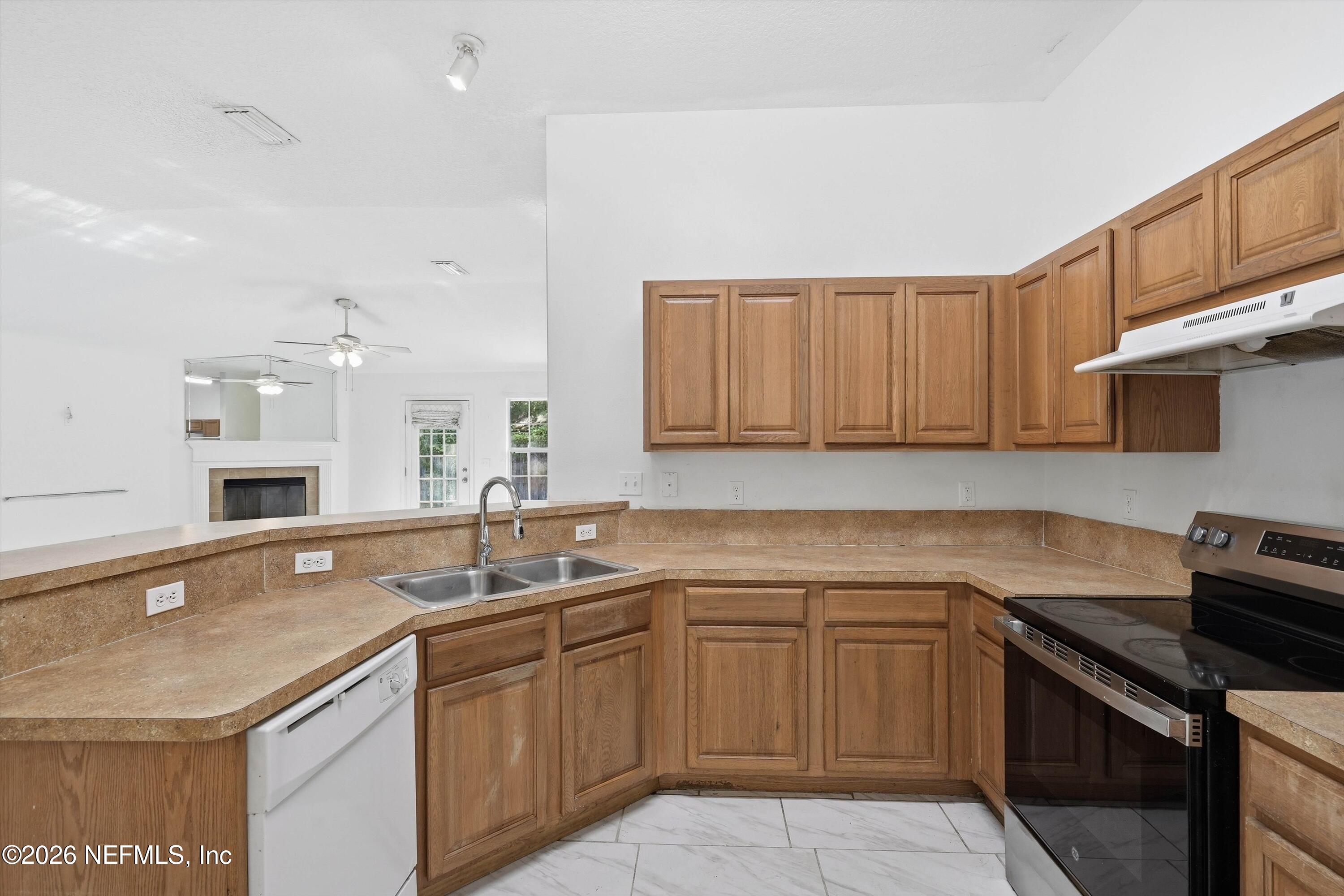 6425 Sarahs View Ct, Jacksonville, FL 32244 photo