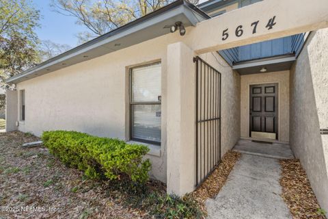 Townhouse in Jacksonville FL 5674 PINEHILL Lane.jpg