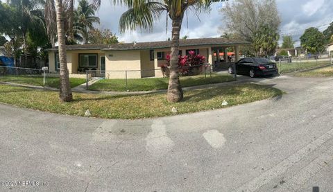 Single Family Residence in North Miami Beach FL 17250 NE 2 Court 7.jpg
