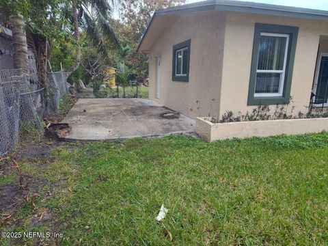 Single Family Residence in North Miami Beach FL 17250 NE 2 Court 14.jpg