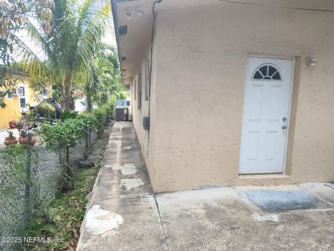 Single Family Residence in North Miami Beach FL 17250 NE 2 Court 12.jpg