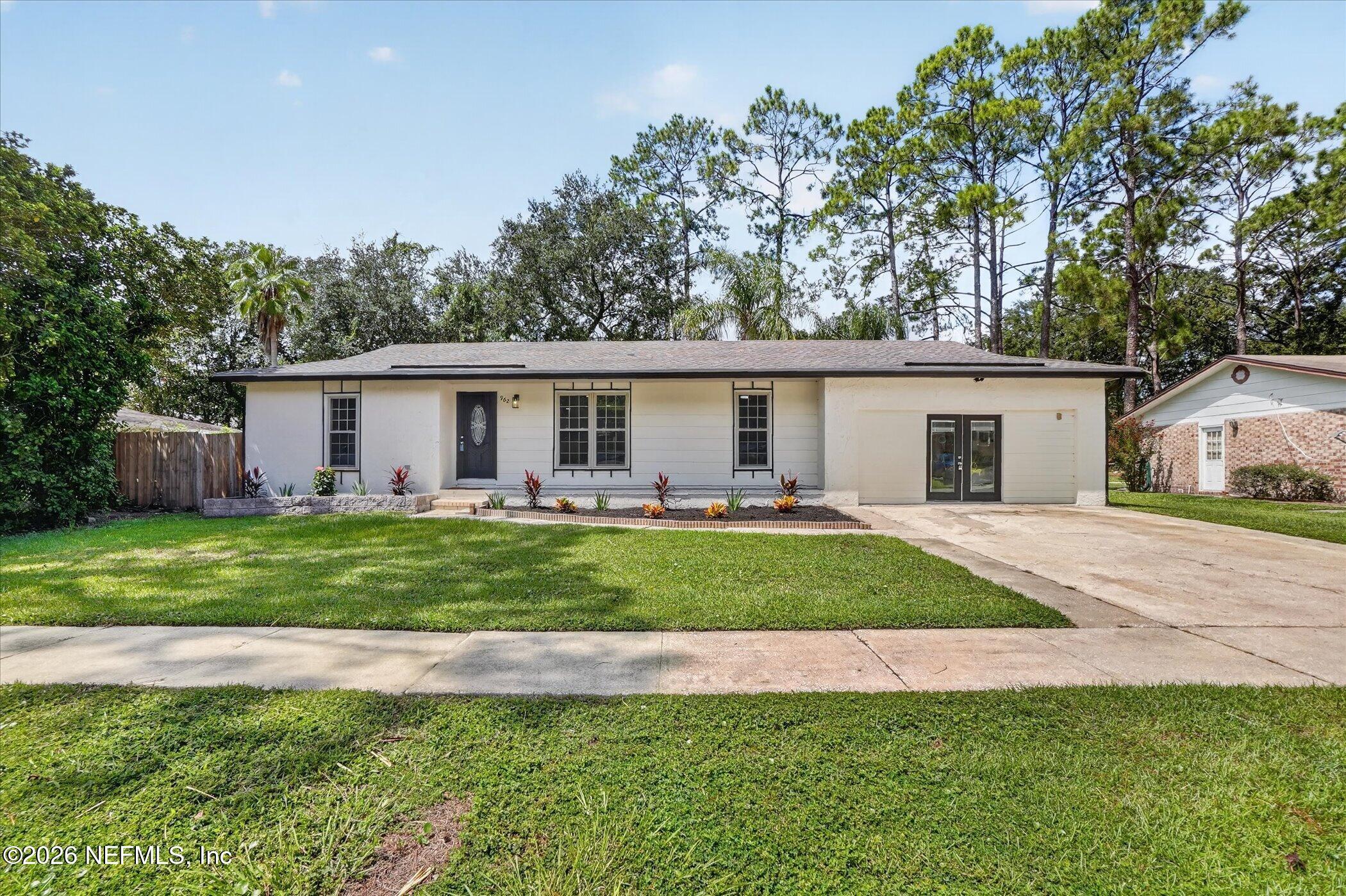 962 Grove Park Dr, Orange Park, FL 32073