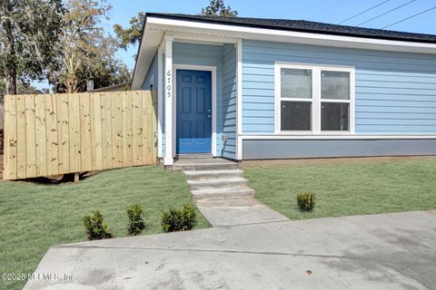 Townhouse in Jacksonville FL 6705 BAKERSFIELD Drive.jpg