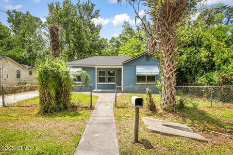 Single Family Residence in Jacksonville FL 7972 WAXWING Avenue.jpg