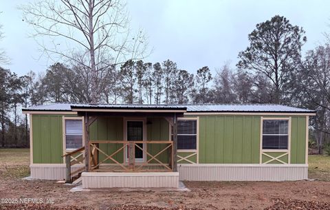 Single Family Residence in Bryceville FL 13086 US HIGHWAY 301.jpg
