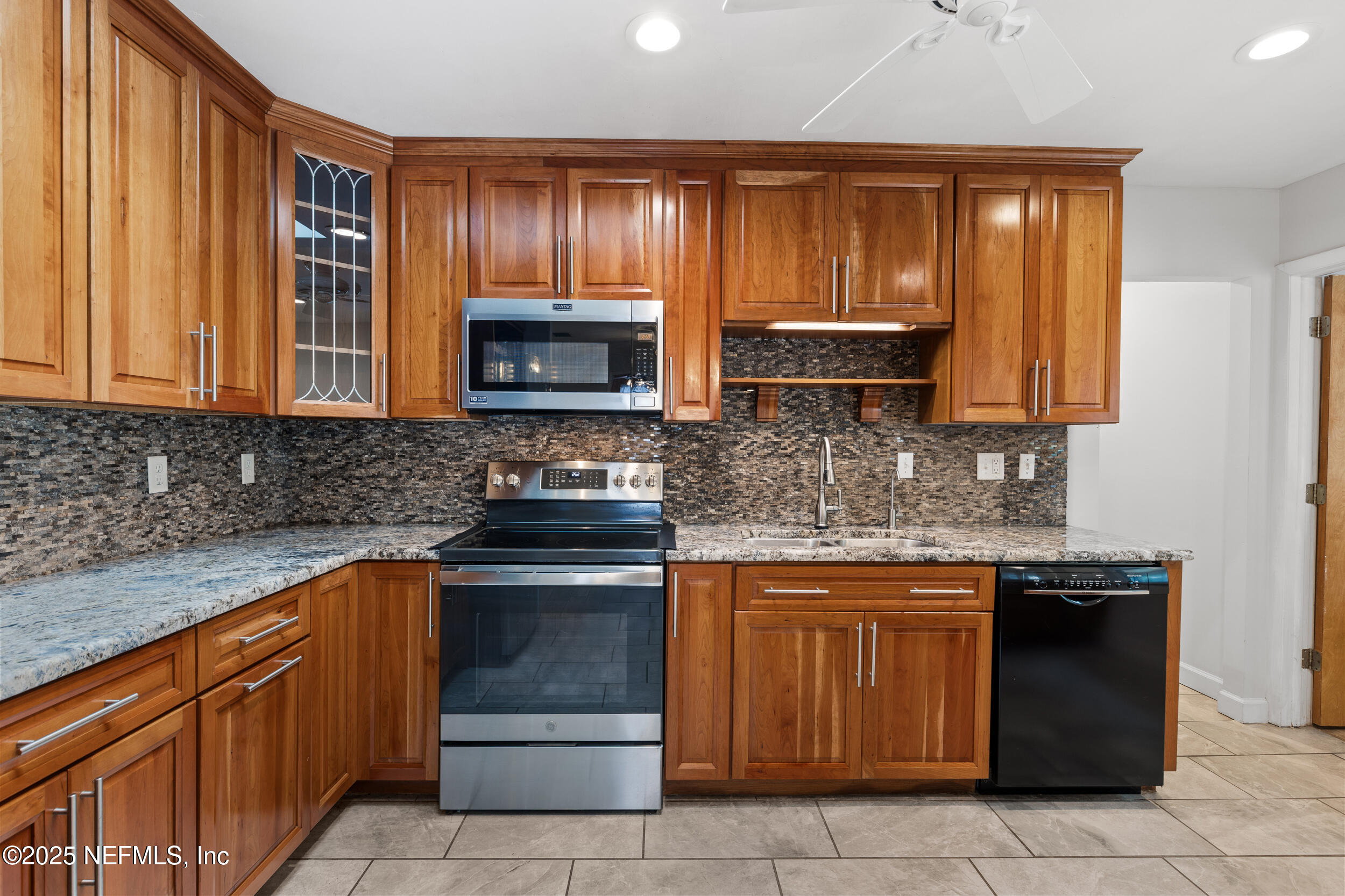 Single Family Residence in Keystone Heights FL 49 SE NELSONS POINT Road 10.jpg