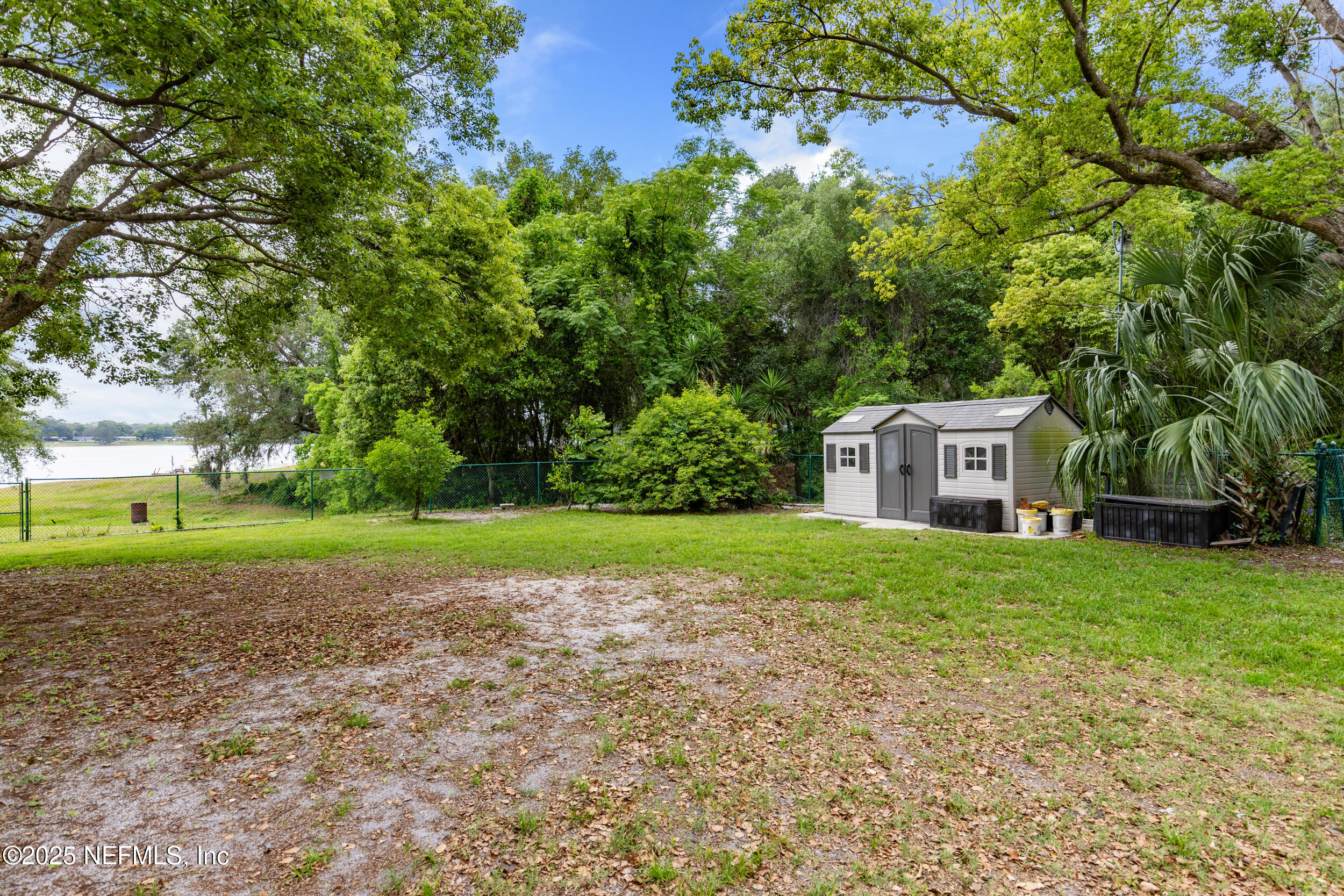 Single Family Residence in Keystone Heights FL 49 SE NELSONS POINT Road 29.jpg