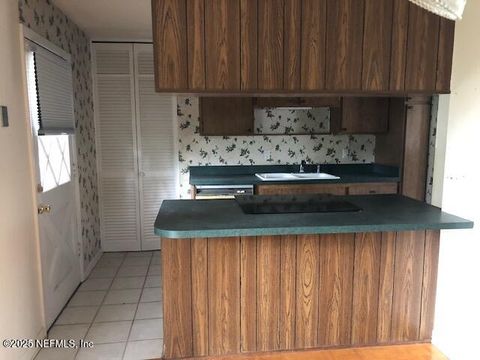 Single Family Residence in Jacksonville FL 1130 CROWN Drive 5.jpg