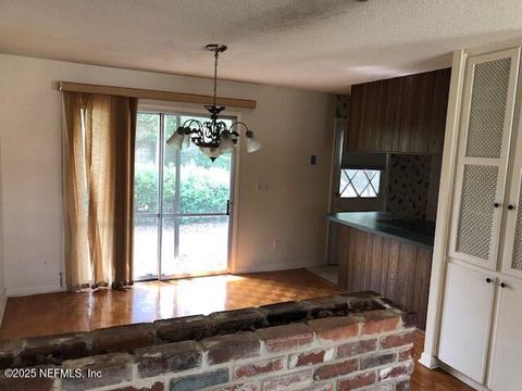 Single Family Residence in Jacksonville FL 1130 CROWN Drive 4.jpg