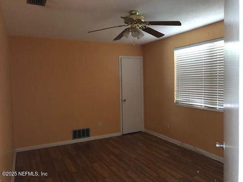 Single Family Residence in Jacksonville FL 1130 CROWN Drive 8.jpg