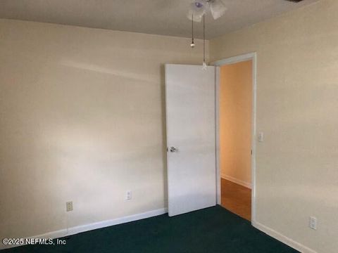 Single Family Residence in Jacksonville FL 1130 CROWN Drive 20.jpg