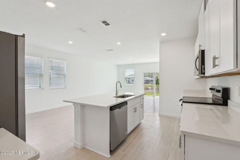 Single Family Residence in Jacksonville FL 7840 GREATFORD Way 9.jpg