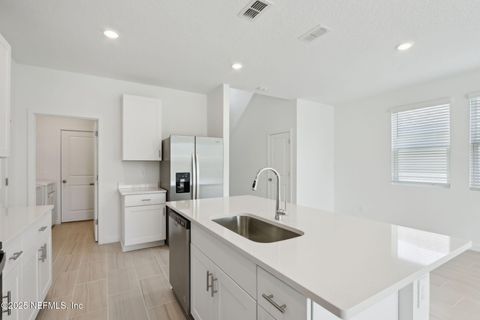 Single Family Residence in Jacksonville FL 7840 GREATFORD Way 10.jpg