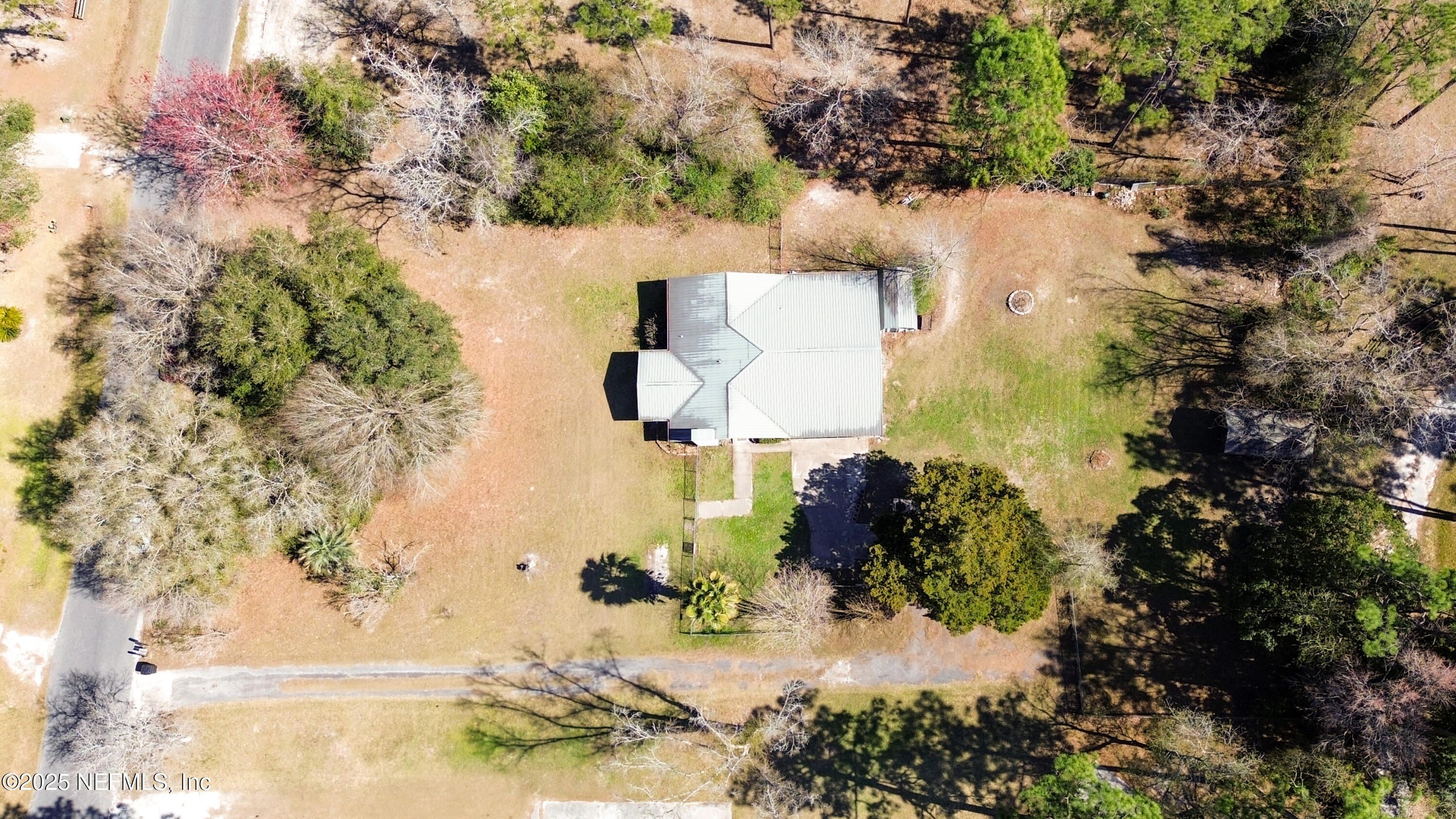 Single Family Residence in Glen St. Mary FL 11519 CONFEDERATE Drive 1.jpg
