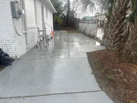 Single Family Residence in Jacksonville FL 939 JASMINE Place 3.jpg