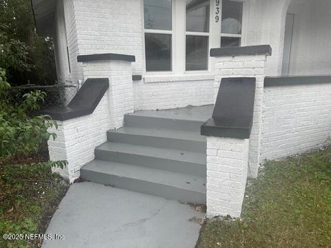 Single Family Residence in Jacksonville FL 939 JASMINE Place 1.jpg